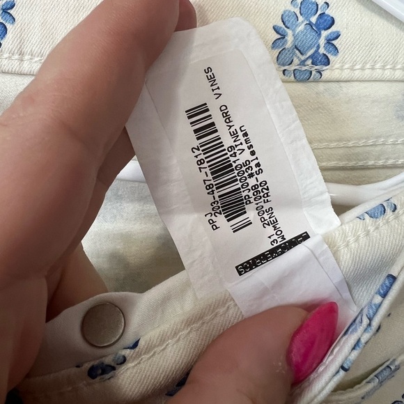 NWOT Vineyard Vines Skinny Jeans Medallion Print Denim size 31​​ - Picture 3 of 7